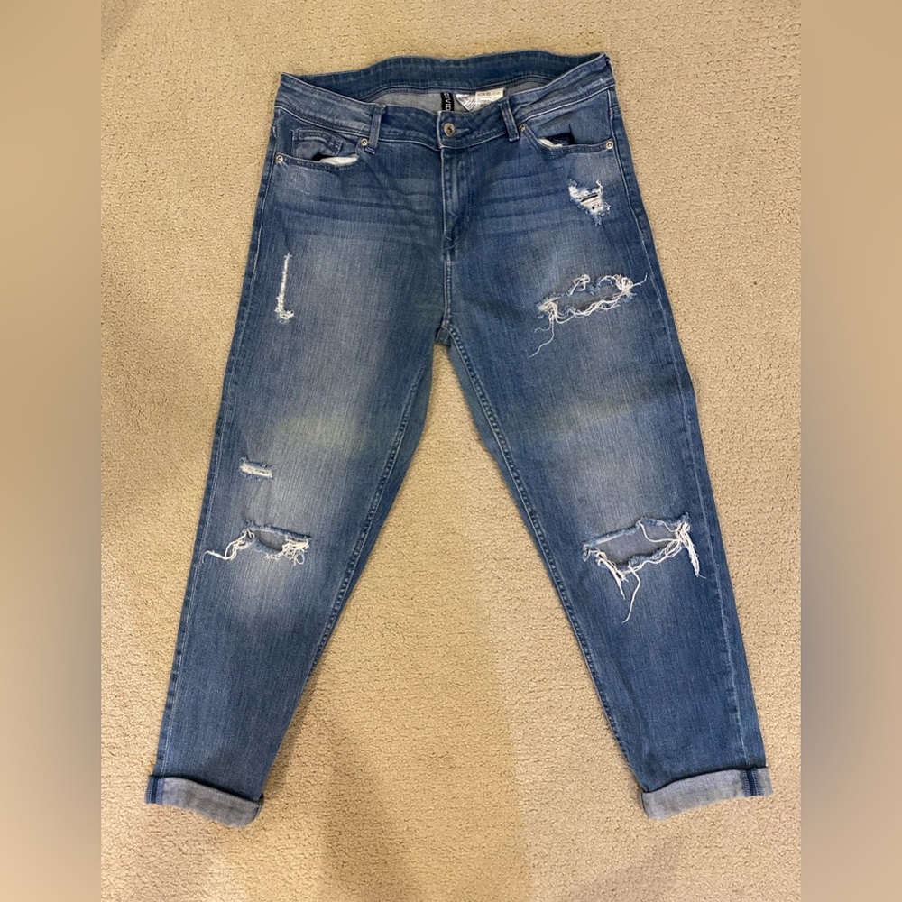 DIVIDED by H&M boyfriend cropped jeans size 8